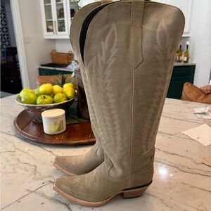 Rock Em’ size 10 wide cowboy boots